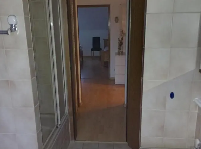 Zentrale Mit Blick Auf Paulinskirche ترير