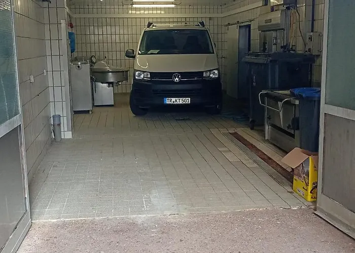 Zentrale Mit Blick Auf Paulinskirche Trier